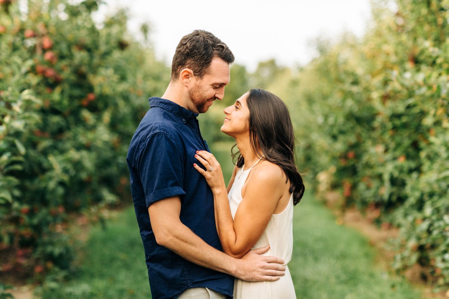 engagement-photo-in-apple-orchard