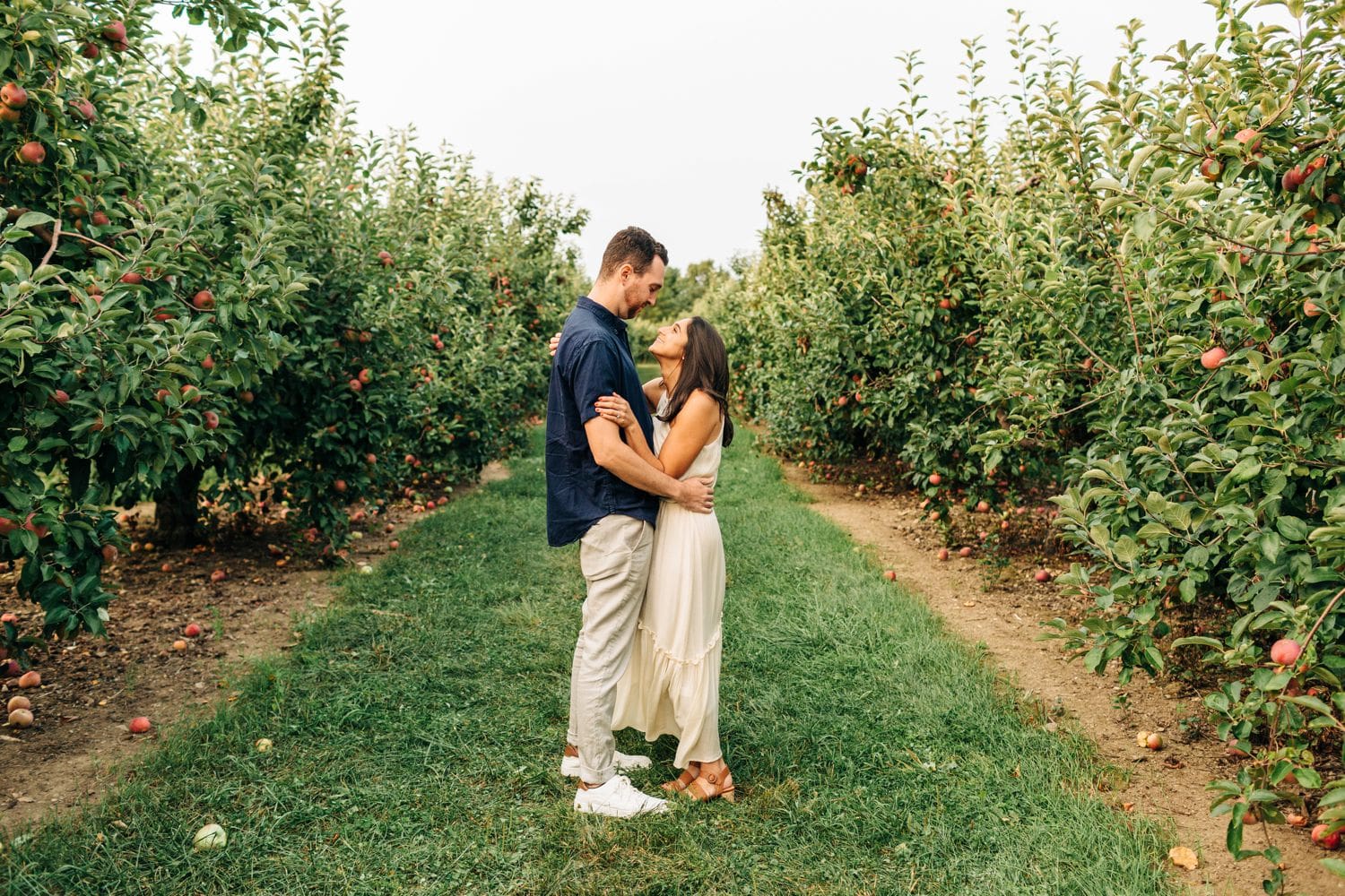 apple-orchard-engagement-photos